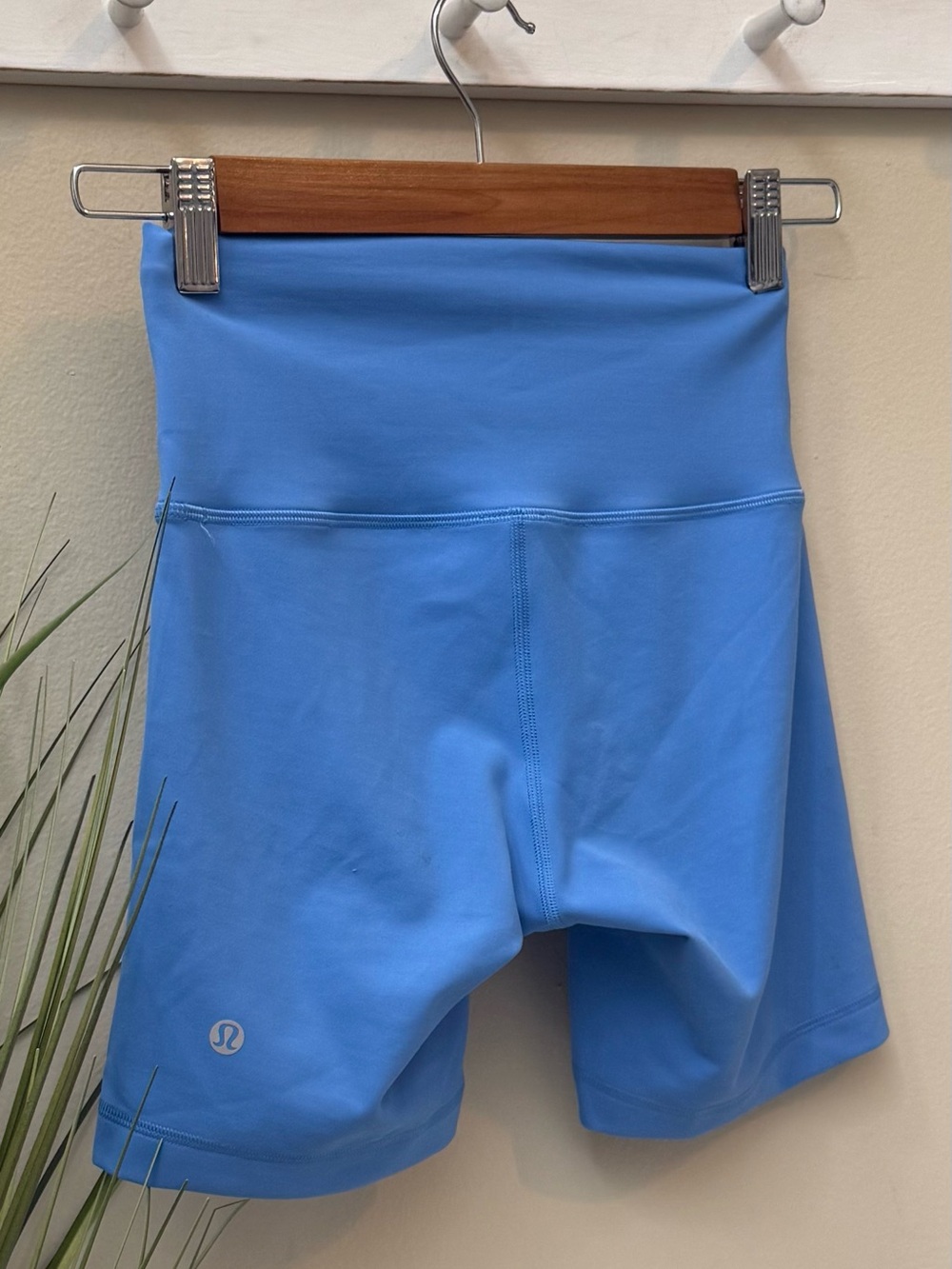 Lululemon Blue Wunder Train High Waist Bike Shorts 6" Pool Party Size 4 💎 EUC